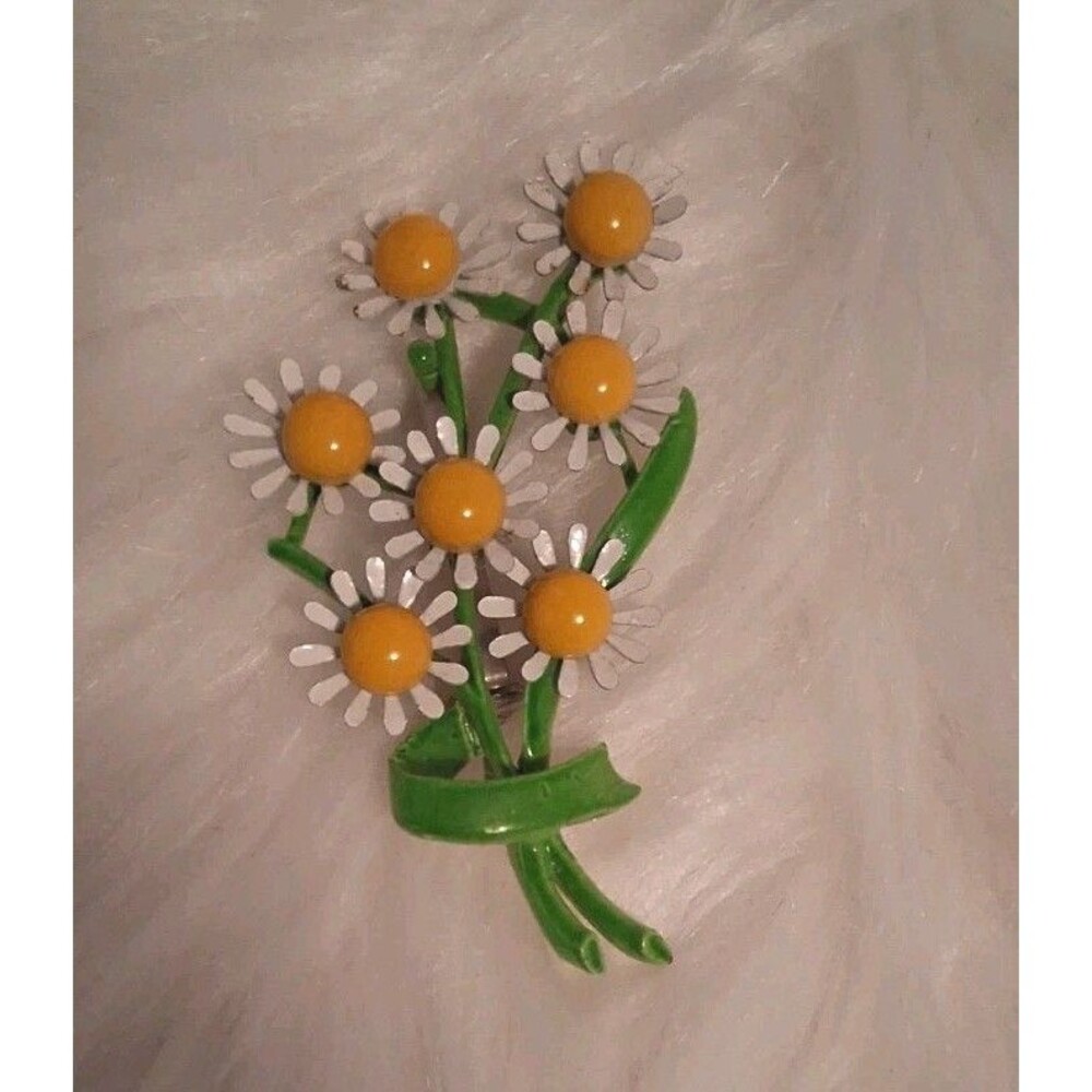Vintage 60s Enamel Daisy Brooch